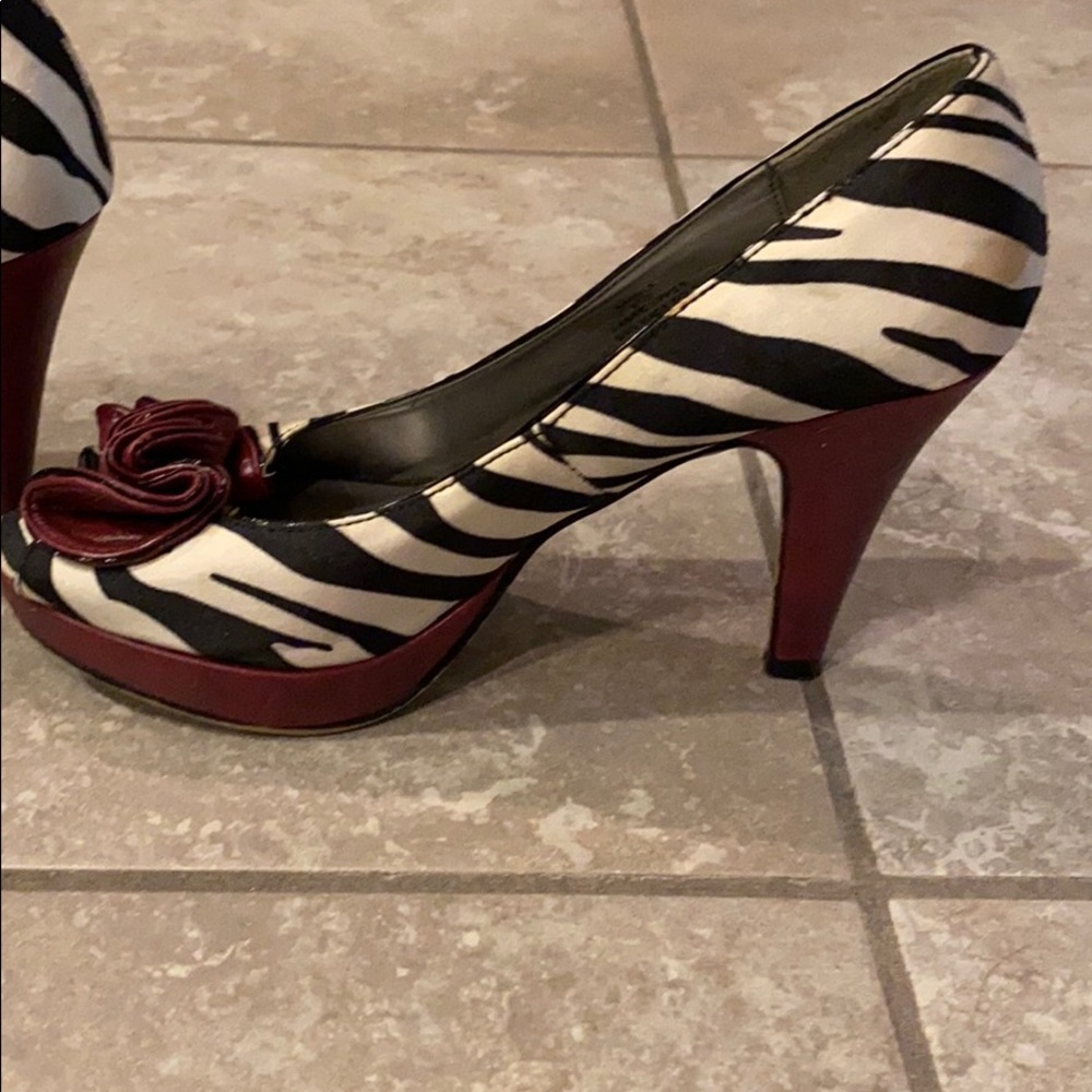 Shoes - Picture 2 of 6